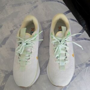 NWT Nike Motiva Women's Walking Shoes 8.5